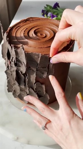 Enchanted forest cake straight out of a fairytale! 😍 | MetDaan Cakes