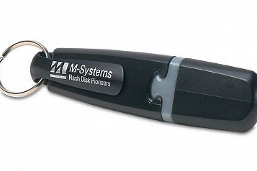 Así fue la primera memoria USB de la historia