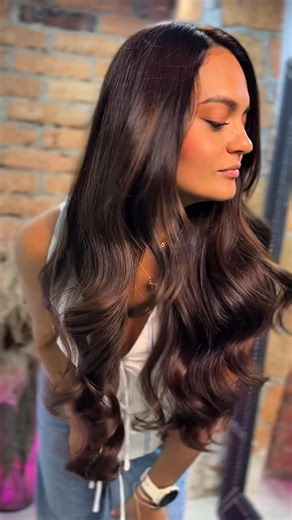 Peluquería en Medellín Poblado |Balayage |Bob |Manicura |Rizos on Instagram: "Brunette Baby 🤎✨"
