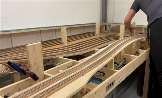 原up主花三年打造很棒ho比例火车模型沙盘记录视频搬运It took me 3 years to build. Model railroad Timelapse