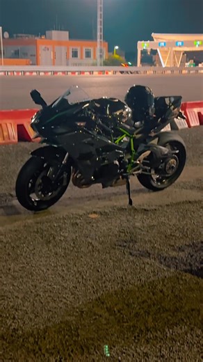 Friends who have acquired the power of large motorcycles #ninjah2 #ni... | Two Wheel Titans