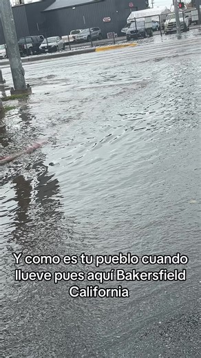 Tiempo de lluvias en Bakersfield, California