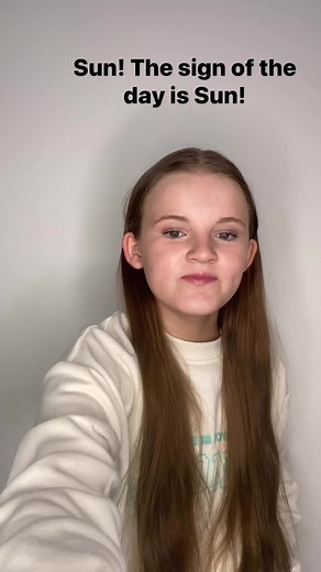 Welcome to todays sign of the day ! Todays sign of the day is “sun!” -Let’s Make A Difference Team ❤️ #BSL #britishsignlanguage #signoftheday #makingadifference #letsmakeadifference #learntosign #education #SSE | Let’s Make A Difference