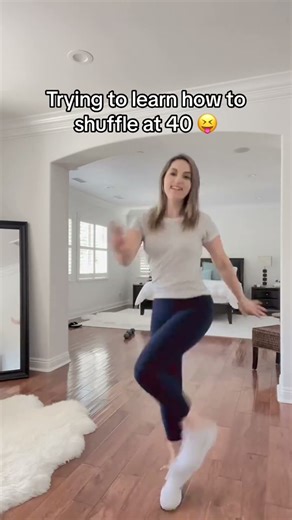 Shuffling is a fun workout 💪🏻 #shuffle #shuffledance #shuffletutorial #shufflepractice