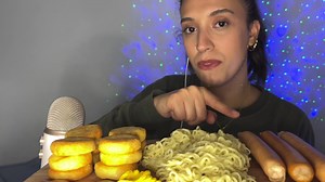 Saçımın kusura bakmayın 😂 #reklamdeğil Kendim aldım. #asmr #kesfet #asmrvideo #fypp #noodle #hashbrowns #sosis #noodles #fyppp #letseat