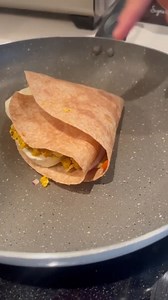 Si a veces no te sobra el tiempo para cocinar, sigue viendo este video!😎 Te tengo el platillo perfecto y lo mejor de todo es que lo puedes hacer sólo en 7 MINUTOS!! Guarda este video para la próxima vez que estés en aprietos, te puede salvar el almuerzo o la cena!!👏🏻👏🏻 | Chef James