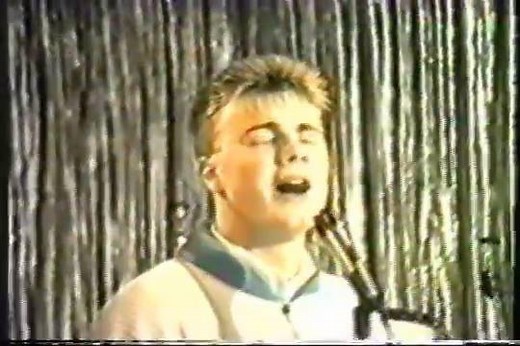 Here's a VERY young Gary Barlow singing 'The Power of Love' in front of just a few punters at a Manchester club in 1985. | Smooth Radio