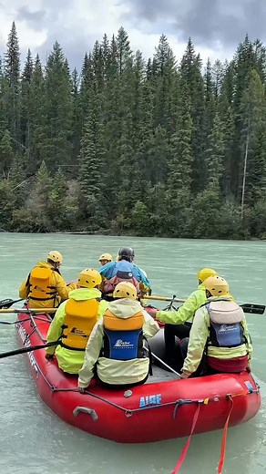 Ready to experience the Canadian Rockies from a whole new angle? On our Family Multi-Adventure Trip, we raft the Kicking Horse River-starting with a mellow float that’s perfect for families and first-time rafters, then turning up the thrill with Class III & IV rapids through the Middle Canyon. Tap the link in our bio for all the trip details! 🎥: Backroads Trip Leader Stefan Carlberg | Backroads