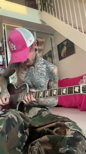 Now playing: No Absolution by #LostSociety 🔥 #guitarist #guitarsolo #guitar