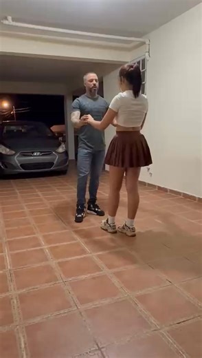 Desde el dia uno se a estado bajando videos de la nena nueva y ya en su clase numero 6 ya hoy brincamos a intermedio .. Aqui no se dice q soy el mejor aqui se enseña el trabajo q uno hace y de ceroooo #info7872261991 #clasesdebachataguajira #fyp #seguidores | Jose Mambo