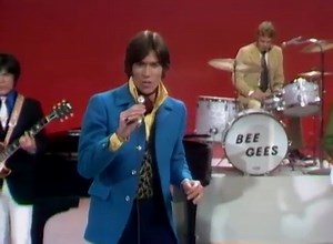 Words - Bee Gees Compartilhe à vontade, mas antes curta a "página" para que seja notificado sempre quando houver novos vídeos dos Bee Gees. #BeeGees #GibbBrothers #BarryGibb #RobinGibb #MauriceGibb #ClassicBeeGees #BeeGeesWorldTribute #BGeesTributeShow #MTKProduções #LuísMTK #MTKInvestShow | Bee Gees World Tribute