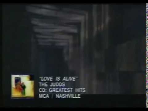 The Judds - Love is Alive(lyrics)