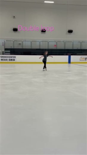 Double loop!! #figureskates #figureskating