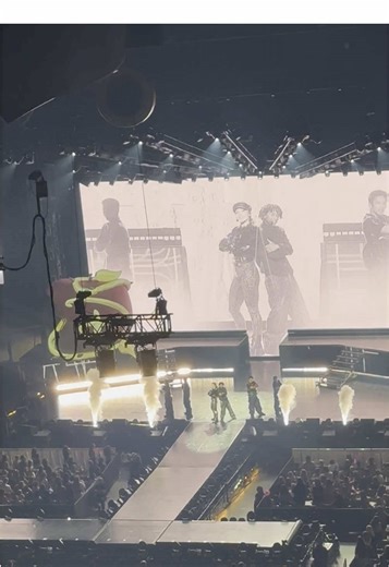 MK and Malia performing ‘Good To Be Bad’ in Louisville, Kentucky 🏷️ - #disneydescendants #dzworldscollidetour #worldscollidetour #descendantszombiesworldscollidetour #maliabaker @Mk🇪🇹 @Malia:) @SAGE @Isaac Hernandez @yadiel_fig @CJ