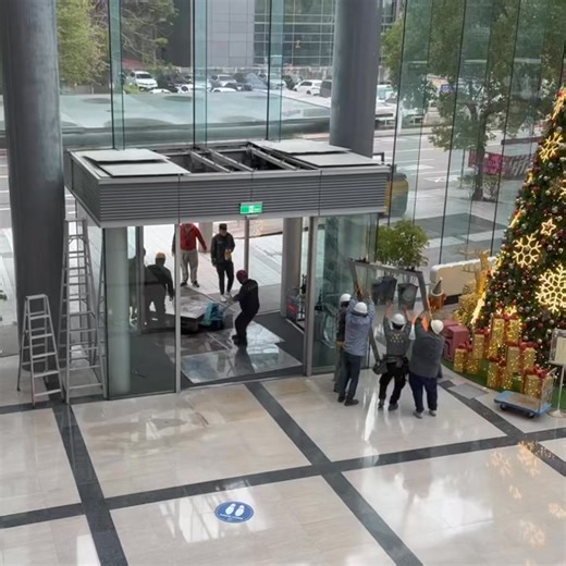 🚗✨新亮點！鴻海內湖大樓一樓大廳現正展出最新車款陣容！現場展示今年鴻海科技日最新發表的 MODEL A，以及以 MODEL B 為原型所打造的 FOXTRON BRIA，讓大家可以近距離欣賞！歡迎有空進來走走看看，拍照打卡也很適合喔！ #MODELA #MODELB #FOXTRONBRIA #電動車 #HonHaiTechnologyGroup | 鴻海科技集團Hon Hai Technology Group