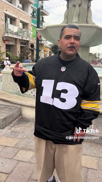 Chino Grande Shows Off Cars in Los Angeles