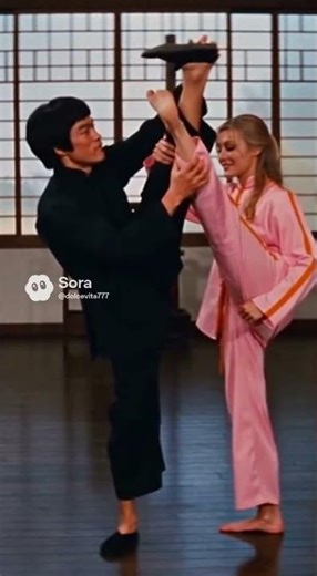 Bruce Lee stretching #viralshort #flexibility