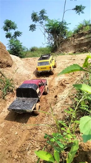 MN82 vs MN78 Extreme Sand Hill Climb – Who Wins ? | RC Car 4x4 Test