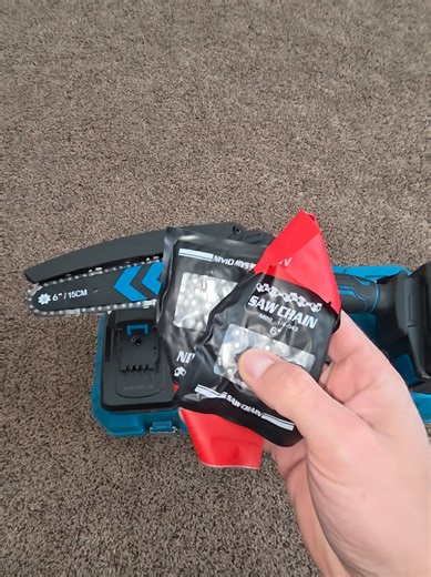 Effortless Bush Trimming with the Mini Chainsaw