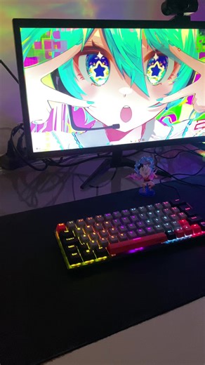 ⸻ Teclado Mecânico Gamer UltraMax ULT-068 RGB 65% (ABNT2) Teclado compacto 65% (68 teclas), ideal para quem busca mais espaço no setup sem perder funções essenciais. Possui layout ABNT2 (com “Ç”), iluminação RGB com efeitos e alta precisão para jogos. Principais características: * Teclas mecânicas de alta qualidade * Anti-ghosting (até 19 teclas simultâneas) * Iluminação RGB com múltiplos efeitos * Funções multimídia via tecla FN * Bloqueio da tecla Windows (Win-Lock) * Troca entre WASD e setas 
