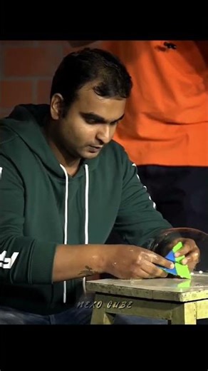 He solve pyraminx inside a bubble 🔥☠️ #rubikscube #cubing #puzzle #shorts