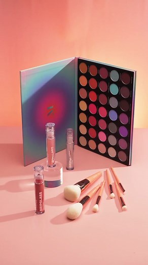 Introducing #Aurascape 💗🌀 Manifest your most creative self with a limited-edition collection designed to unlock alternate states of artistry. Immerse yourself in soulful shades, dimensional finishes, and infinite applications. Available NOW at @ultabeauty 😍🎉 Coming soon to other retailers 👀 #morphe #morphebrushes #ManifestMyMood