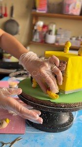 962K views · 10K reactions | Na wrong costing tayo dzai 沈 wheels on the bus cake! #ceescakevlogs #cakereels #reelschallenge #fondanttutorial #cakemaking #fondantcake #cakedesign #wheelsonthebus #wheelsonthebuscake #cocomeloncake #cocomelonthemecake #cocomelon | Cee’s CakeVlogs | Facebook