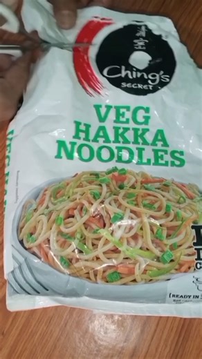 “Veg Hakka Noodles ASMR 🍜 | Satisfying Cutting sound | Crunchy Street Style Noodles”#asmr