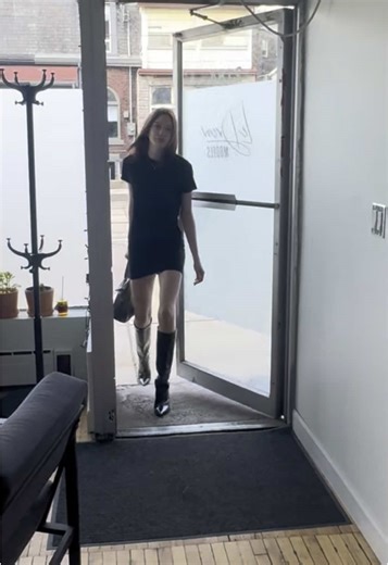 Strutting in like we own the place 🥳 #modelbehavior #modelonduty #models #torontomodels #scouting #scout #photography #modelahency @ms cuntiana @Sarah Schofield