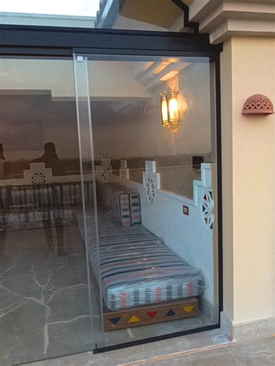 Multi-Sliding Frameless Facades for Rooftops