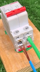 1.5M views · 7.8K reactions | Cómo un Profesional dejarás eso cables sin riesgos de  y sobrecalentamiento ⚡ | Hágalo Usted Mismo | Facebook