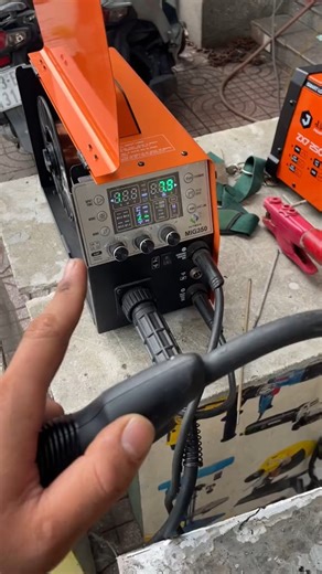 Máy hàn mig cao cấp Hitbox Mig 250II hàn không ngon em hoàn tiền LH📞 𝟬𝟵𝟯.𝟴𝟱𝟭.𝟰𝟲𝟱𝟳 #dienmayeviquangngai #mayhanmigHitbox #mayhanmiggiare #mayhanmigdanang #mayhanmig250 | Máy Móc Việt Nam