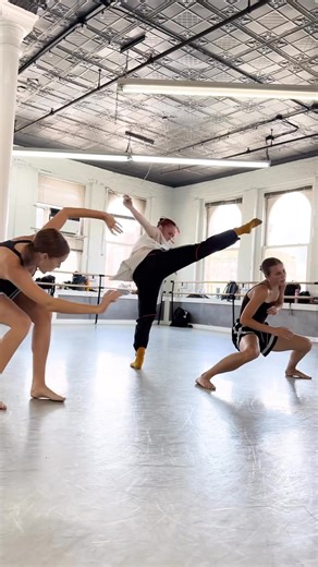 We’re thrilled to welcome dancers back for our highly anticipated Jazz & Contemporary Winter Workshop: SPECTRUM — a 2.5 day intensive led by Artistic Director Angelica Stiskin and her extraordinary array of faculty! This immersive experience bridges the worlds of concert and commercial dance, fostering growth, and individuality. Each class challenges dancers to refine technique, expand versatility, and connect passion with purpose across a diverse range of dance genres. A workshop designed for d