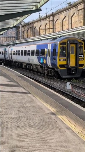 158906 EXPRESS SPRINTER DMU TRAIN DEPARTS CARLISLE