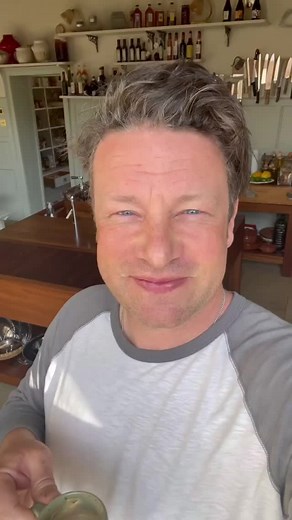 Another great video from Jamie Oliver early harvesting some rapeseed honey (this is done to avoid crystallisation). What a beautiful location for the bees. In the middle of a wildflower meadow. Lucky bees. 🐝🍯 “Good Morning Happy Sunday morning have a watch of this video it’s quite therapeutic - good for the soul - and nice to know where your humble honey comes from big love and have a wonderful day guys jamie x x x” Click below for more info on crystallised honey 🍯 | Flow Hive