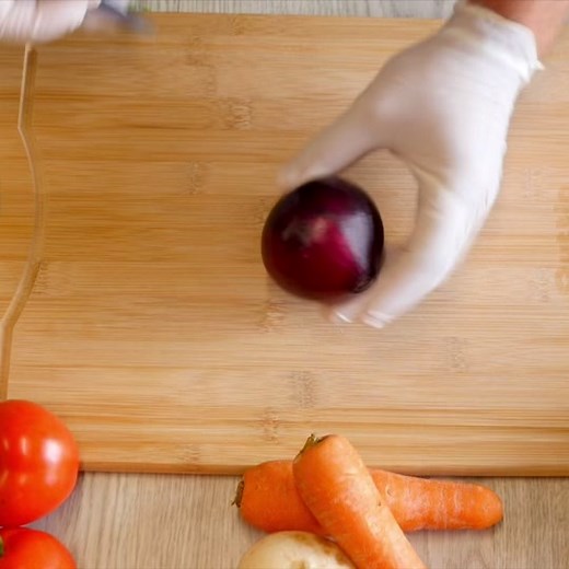 Decoração de Saladas: Enfeite com Flores, Cebola e Tomate