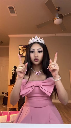 Abriendo Regalos de Cumpleaños con Jazmín