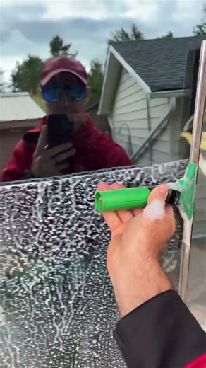Window cleaning with the Unger squeegee #windowcleaing