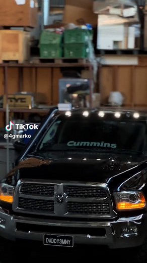 markos4g (@4gmarko)’s videos with original sound - Big red 💋