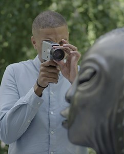 How can Afrofuturism in art inspire new futures and reclaim dark histories? In our latest UNIQLO ArtSpeaks, filmmaker DaeQuan Alexander Collier interprets Wangechi Mutu’s, “Mama Ray,” a lifesize sculpture — half woman, half manta ray — as a call to legacies of the transatlantic slave trade and lives lost at sea. “What would it mean to have a new goddess figure that is a protector?” Watch the full video → mo.ma/3OYLXt9 See Wangechi Mutu’s “Mama Ray,” on view now in our Sculpture Garden. UNIQLO US