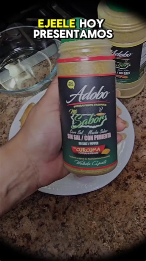 🥦🍗 ¿Brécol con pollo… pero CREMOSITO? 😋 Una receta fácil, rápida y llena de sabor. 🙌🏼 🧅 Sofríe 1 cebolla pequeña en 2 cdas. de aceite de aguacate. 🍗 Añade 5 filetes de pechuga deshuesada. 🌿 Sazona con Adobo Mi Sabor ❤️ tapa roja con pimienta o 💚 tapa verde sin pimienta. 🥦 Agrega 2 tazas de brécol descongelado. 🥛 Para la salsa: 1 taza de crema espesa 2 cdas. de queso parmesano 🧀✨ ¡Mezcla, cocina y a disfrutar! 🤤🥦🍗 👉🏼 ¿Te atreves a hacer esta receta? Te leo 👀👇🏼 #MiSabor #walesk