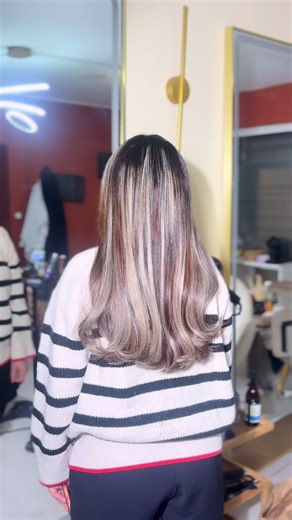 ✨ AVANT ➡️ APRÈS ✨ Cheveux fins, plats, sans volume… ➡️ Résultat immédiat avec nos extensions haut de gamme ✔️ Volume instantané ✔️ Longueur sur mesure ✔️ Effet naturel garanti ✔️ Tenue longue durée 📍 Hairstyling Extension Quand la qualité fait toute la différence 💎 📩 DM pour rendez-vous / commandes Hashtags : #AvantApres #ExtensionsCheveux #TransformationRadicale #HairstylingExtension #ExtensionsHautDeGamme