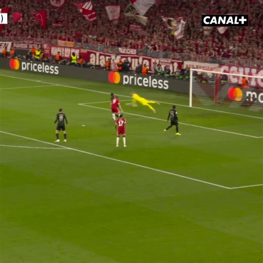 Kontrowersje w Monachium! 😱Publiczność domaga się karnego dla Bayernu, ale sędzia nakazuje grać dalej 👀📺 Oglądaj w CANAL+: https://t.co/Nlao77caWq
