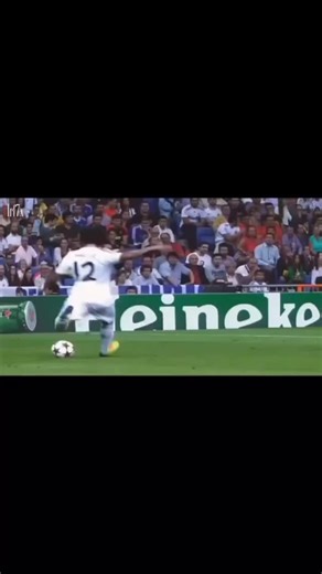 Абдизода Саид ⚽ on Instagram: "Coat 🐐 Cristiano activate my video 🤝 日本利用压电瓷砖将脚步转化为电能。这些瓷砖捕捉来自你脚步的动能。当你行走时，你的重量和动作会对瓷砖产生压力。瓷砖会轻微弯曲，从而产生机械应力。瓷砖内部的压电材料将这种应力转化为电能。每一步都会产生少量电荷，而数百万步结合在一起就能产生足够的电力来驱动 LED 灯、数字显示屏和传感器。在像涩谷车站这样繁忙的地方，每天大约有 240 万个脚步为这一系统作出贡献。这些电能可以被储存或立即使用，从而减少对传统电力来源的依赖，并支持可持续的城市基础设施。这种方法将日常运动转化为实用的可再生能源 #日本 #知识 #事实 #你知道吗 #推荐 科技 创新 历史 技术 实验 热门"