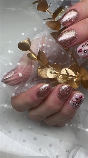 Bronzed obsession from @Lilly Nails AB 🥰❤️ that color is pretty popular 😍. With a little Rudolf❤️❤️ #christmasnails #overlaynails #nailart #nailarttutorial #negle @lillynailsstaffanstorp @LillyNailsWarehouse @Lilly Nails Göteborg