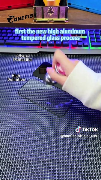 Try this screen protector once, and you’ll love it—because it’s just that easy. Snap it on, and in 15 seconds, you’re done!#screenprotector #onefish #fyp #TiktokShopSpringGlowUp