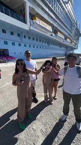 60K views · 860 reactions | De los primeros turistas que se bajaron del Icon Of The Seas provenientes de Veracruz, Mexico llegaron con una piñata de @badbunnypr 路‍♂️ : #badbunny #ponce #iconoftheseas #viral | Tíratepr | Facebook