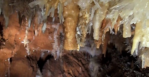 Peștera cu cristale, minunea din România care este unică în lume. Ce li se întâmplă turiștilor care vin în acest loc