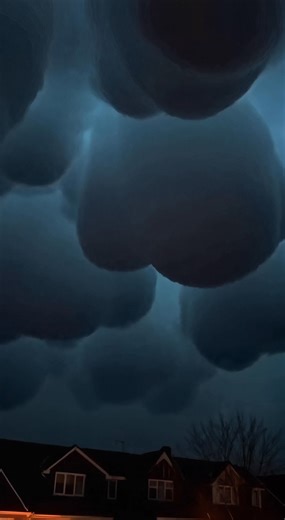 Extreme Mammatus Clouds spotted over parts of UK. These are most unusual clouds known to humans!! 🌥 🌊 | Echoes of Unbound Curiosity