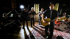 GAV BROWN - Road to You by Gav Brown www.gavbrown.com.au www.facebook.com.au/gavbrownaus Listen to Sound Circus Album https://Raa.lnk.to/bPF1PID https://www.youtube.com/watch?v=8Ur6NYOKckE Sound Circus Album had numerous number 1 chart spots on Playpme Charts in Adult Contempory, Rock Triple A, and Australian Charts Please subscibe to channel for new video notification. Gav Brown Vocals Guitar Kristian Borring Guitar Gen Wilkins Percussion Chris Reeve Ric Eastman Drums Ashley Reeve Nic Abbey Bas